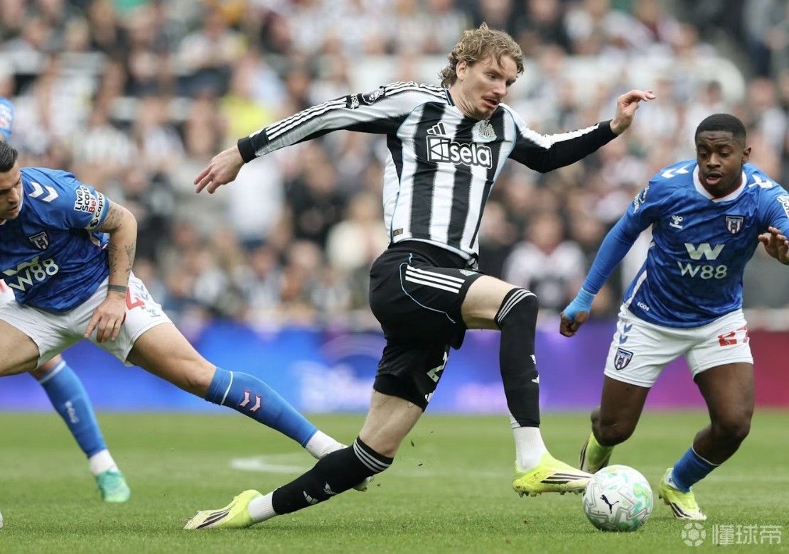 沃尔特马德：踢中锋能优势最大化；英超首战跑不动了想被换下